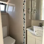 Ocean Breeze Guesthouse Apartamento
