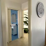 Ocean Breeze Guesthouse Apartamento